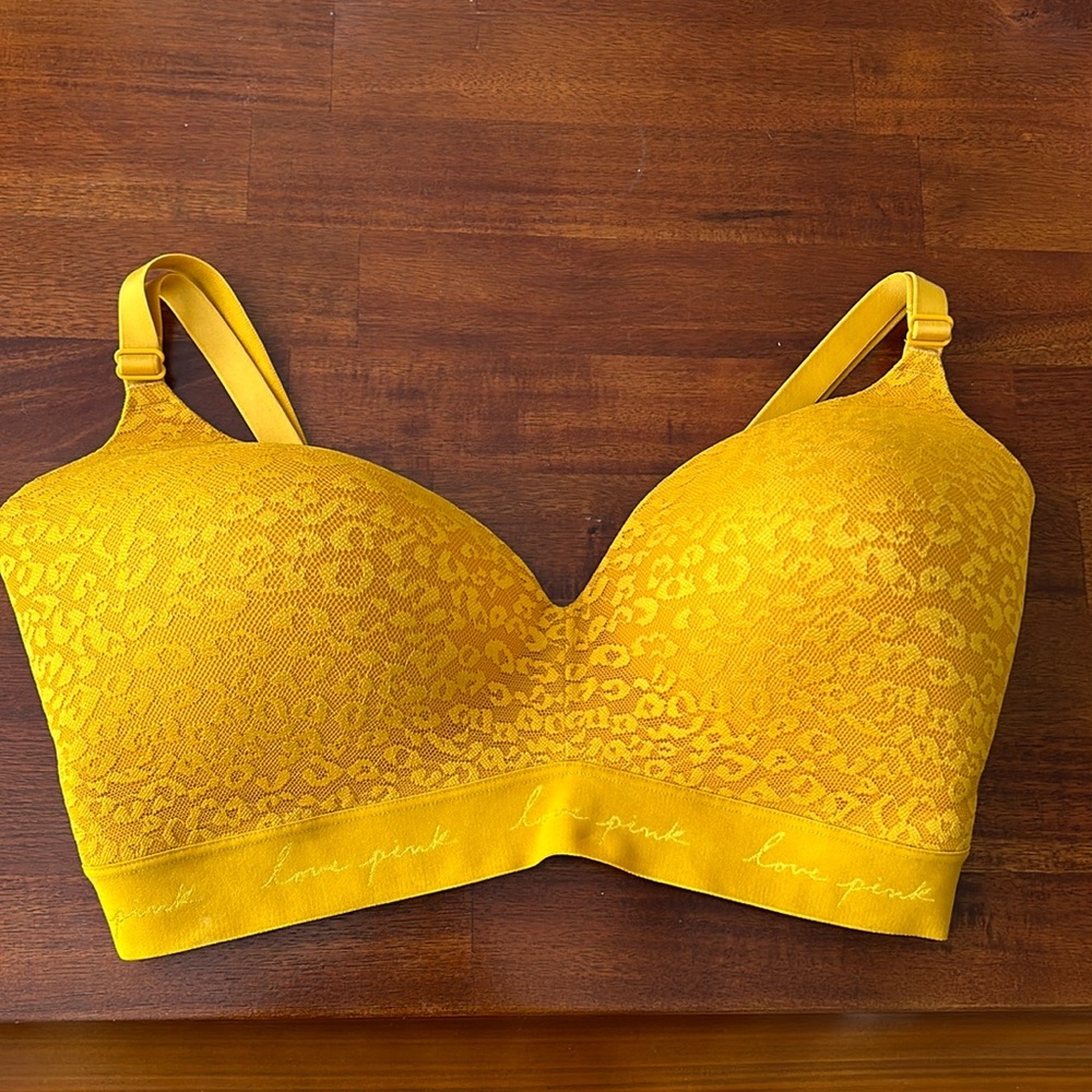 NWT PINK Wear Everywhere lightly lined wireless cheetah print gold bra